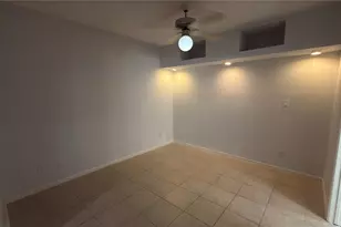 10855 Meadowglen Ln, Houston, TX 77042 - Photo 14