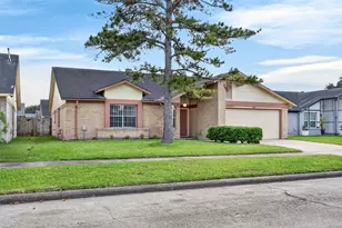 12047 Plumpoint Dr, Houston, TX 77099 - Photo 2
