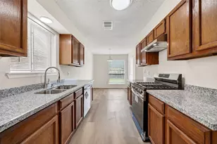 12047 Plumpoint Dr, Houston, TX 77099 - Photo 16