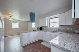 111 N 11th St, Highlands, TX 77562 - Photo 12