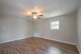111 N 11th St, Highlands, TX 77562 - Photo 6