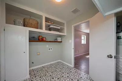 111 N 11th Street, Highlands, TX 77562 - Photo 18