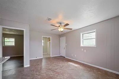 111 N 11th Street, Highlands, TX 77562 - Photo 16