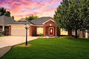 540 Springwood Dr, Conroe, TX 77385 - Photo 2