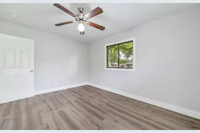 207 W Saunders Street, League City, TX 77573 - Photo 12