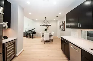 2423 W Main St, Houston, TX 77098 - Photo 10