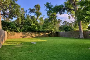 324 Acacia St, Lake Jackson, TX 77566 - Photo 12