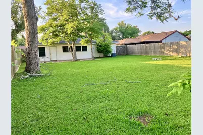 324 Acacia Street, Lake Jackson, TX 77566 - Photo 4