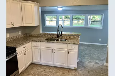 324 Acacia Street, Lake Jackson, TX 77566 - Photo 6
