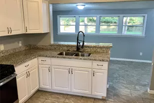 324 Acacia St, Lake Jackson, TX 77566 - Photo 6
