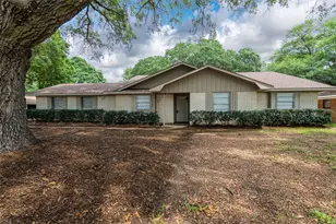 1025 N Meyer St, Sealy, TX 77474 - Photo 1