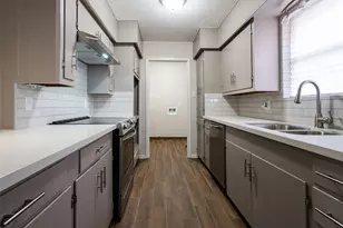 1025 N Meyer St, Sealy, TX 77474 - Photo 6