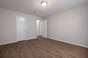 1025 N Meyer St, Sealy, TX 77474 - Photo 36