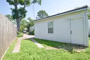 219 W 30th St, Houston, TX 77018 - Photo 28