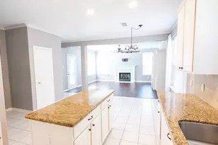 22 S Lace Arbor Dr, The Woodlands, TX 77382 - Photo 8