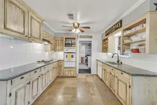 222 Hillcrest Dr, Conroe, TX 77303 - Photo 12