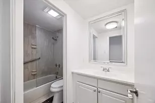 49 Briar Hollow Ln, Houston, TX 77027 - Photo 6