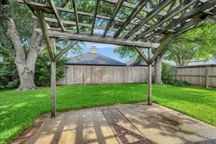 2421 Baycrest Dr, Houston, TX 77058 - Photo 32