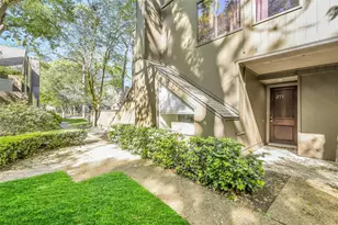 271 Litchfield Ln, Houston, TX 77024 - Photo 2