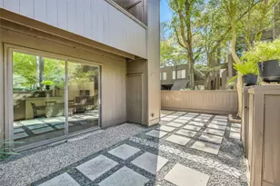 271 Litchfield Ln, Houston, TX 77024 - Photo 24