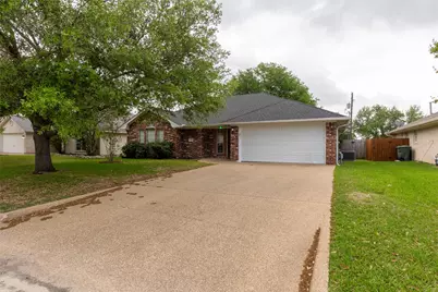 4802 Treadgold Lane, Bryan, TX 77802 - Photo 4