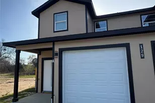 121 S 10th St, Conroe, TX 77301 - Photo 2