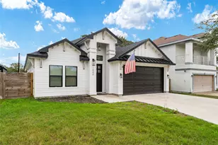 1040 S 13th St, Aransas Pass, TX 78336 - Photo 2