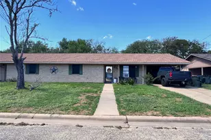 207 Cactus St, Giddings, TX 78942 - Photo 6