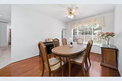 96 E Lakeridge Drive, The Woodlands, TX 77381 - Photo 10