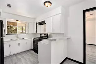10906 Panay Dr, Houston, TX 77048 - Photo 8