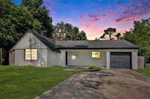 10906 Panay Dr, Houston, TX 77048 - Photo 1