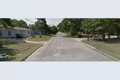 1100 N Crockett, Cameron, TX 76520 - Photo 2
