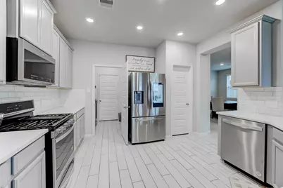 10739 Cliffs View Drive, Rosharon, TX 77583 - Photo 18