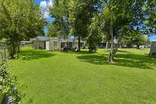 208 W Center St, Eagle Lake, TX 77434 - Photo 22