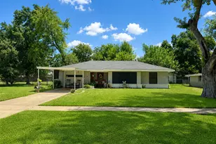 208 W Center St, Eagle Lake, TX 77434 - Photo 2