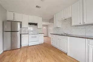 4910 Paradise Ln, Houston, TX 77048 - Photo 6