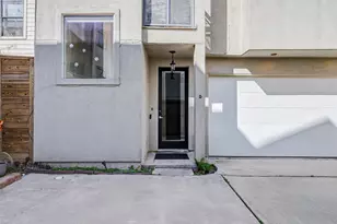 5715 Larkin St, Houston, TX 77007 - Photo 2