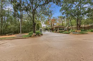 201 Vanderpool Ln, Houston, TX 77024 - Photo 32