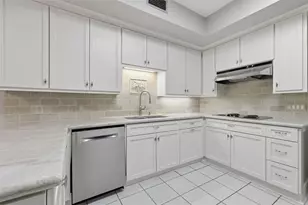 201 Vanderpool Ln, Houston, TX 77024 - Photo 10