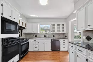 1002 Parkstead Dr, Seabrook, TX 77586 - Photo 10