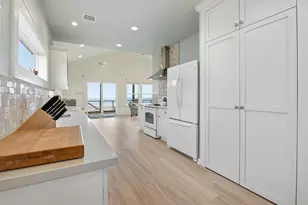 17515 Bristow Dr, Galveston, TX 77554 - Photo 10