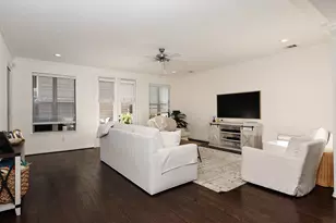 1046 W 26th St, Houston, TX 77008 - Photo 8