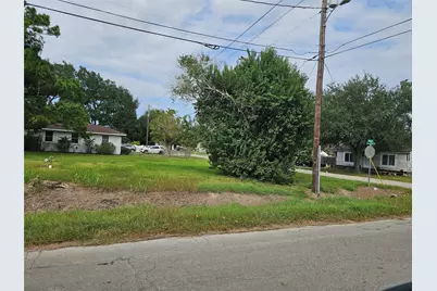 2420 Sycamore Avenue, Bay City, TX 77414 - Photo 4