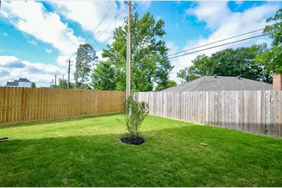7703 Inwood Grove Lane, Houston, TX 77088 - Photo 20