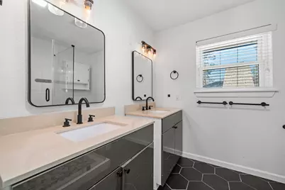 10151 Brinwood Drive, Houston, TX 77043 - Photo 18