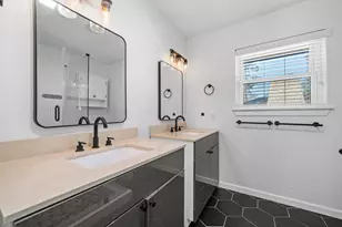 10151 Brinwood Dr, Houston, TX 77043 - Photo 18