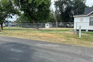 307 Hafer St, Baytown, TX 77520 - Photo 12