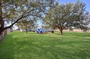 314 E Bayshore Dr, Palacios, TX 77465 - Photo 16