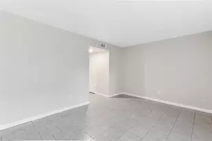 1701 Upland Dr, Houston, TX 77043 - Photo 10