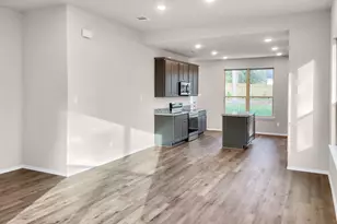 10471 Royal Adrian, Conroe, TX 77303 - Photo 6